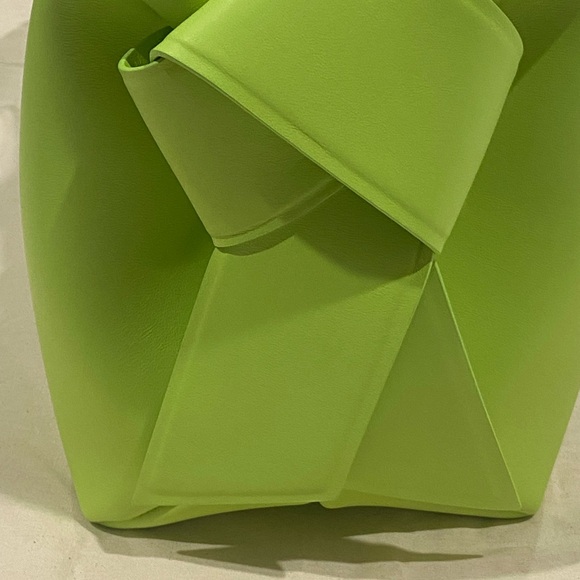 Acne Green Tote Bag with Modern Design and Spacious Interior - Picture 6 of 8